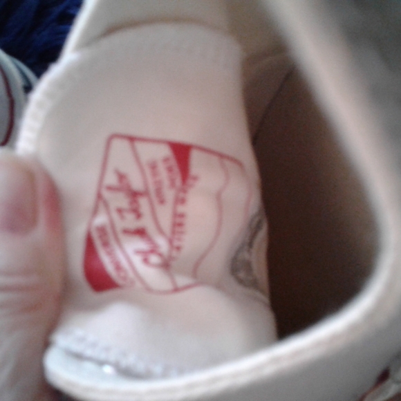 Chuck Taylor Unisex Converse Sneakers - Picture 8 of 8